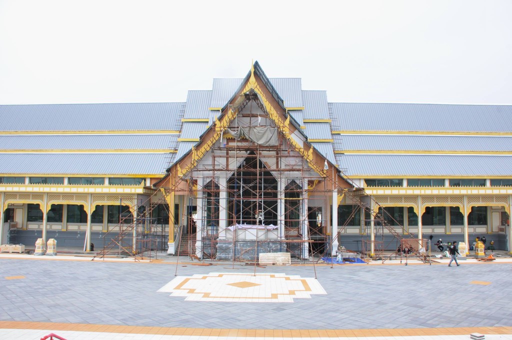 คาดซุ้มถวายดอกไม้จันทน์ และพระเมรุมาศจำลอง เสร็จ 23 ต.ค.