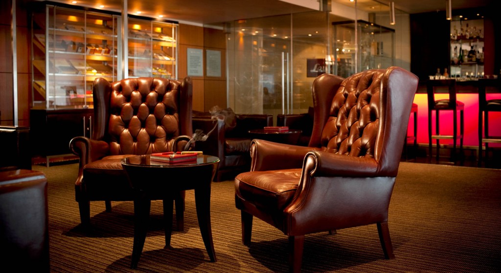 Club-chairs-in-a-gentlemans-cigar-lounge