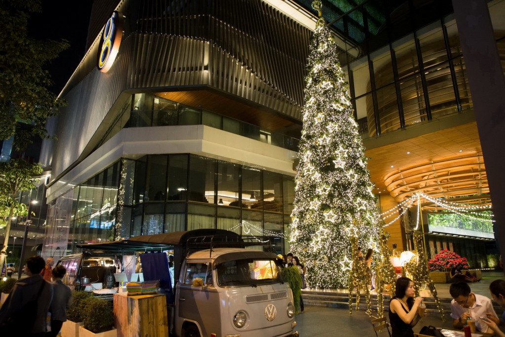 เกษร พลาซ่า ตกแต่งรับเทศกาลปีใหม่ด้วยต้นคริสต์มาสสวยหรู สูงกว่า 16 เมตร 