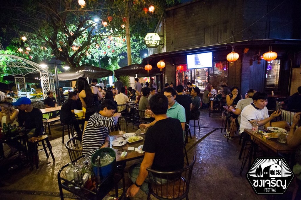 ชงเจริญ Festival ร้านอาหารกึ่งผับสุดชิค