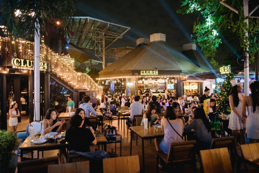 Club 24 ร้านอาหารบรรยากาศดี มีอาหารและเครื่องดื่มให้เลือกมากมาย