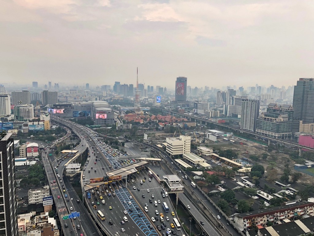 การพัฒนาระบบสาธารณูปโภคขั้นพื้นฐานด้านคมนาคมของภาครัฐ