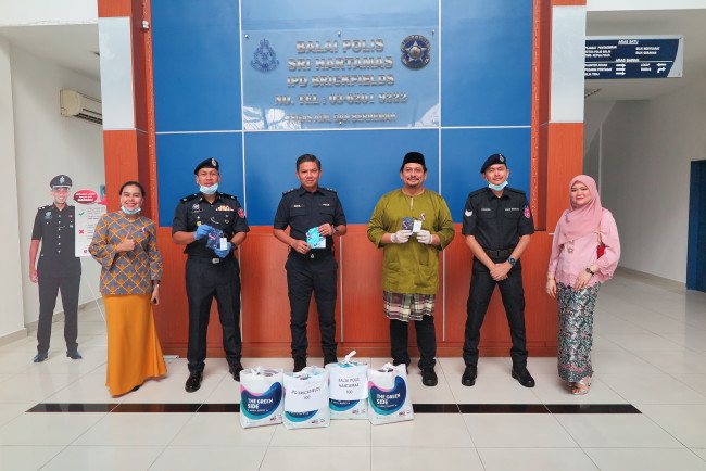 UEM Sunrise collaborates with Projek57 in the #UnityIsMyHappy program to bring cheer to frontliners in Kuala Lumpur and Iskandar Puteri to uplift the Hari Raya spirit