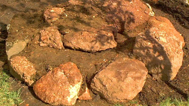 2. Percantik dekorasi batu