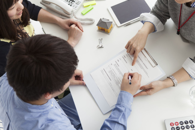 illegal brokers and scammers use fake identities and fake property listings which appears to be too good to be true to persuade unsuspecting victims into paying a deposit for a deal