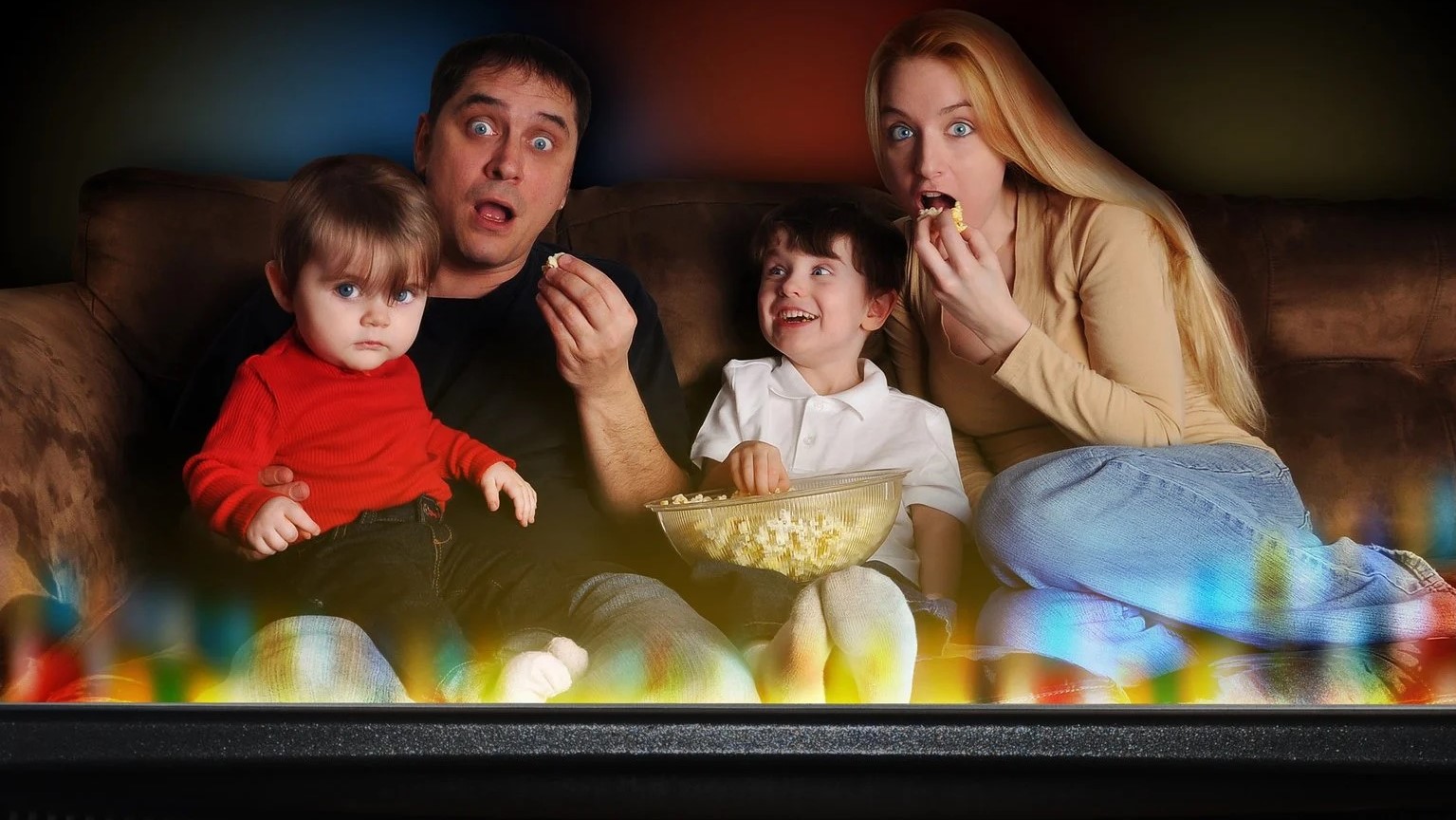 4. Bersantai bersama sambil menonton film