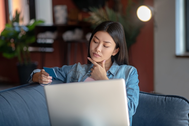 71% ของคนไทยใช้เงินเป็น จับตา Gen Y เสี่ยงใช้เงินเกินตัว