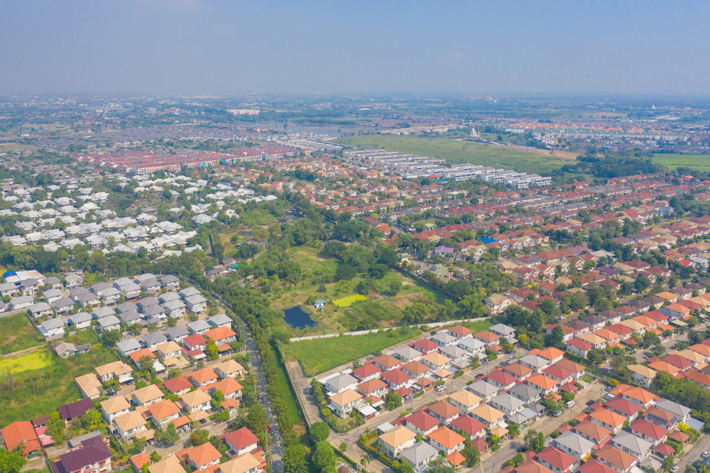 ทิศทางตลาดบ้านราคา 10 ล้าน ย่านชานเมือง ยังบวก โตสวนกระแส