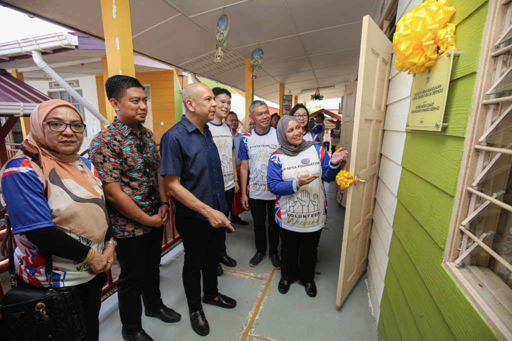 Perumahan Kinrara Berhad, a subsidiary of S P Setia contributed zakat fund worth RM5,000 which is channelled to refurbish prayer room facilities. 
