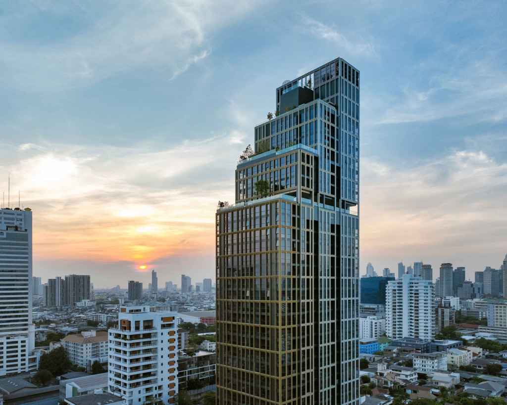 ดิ อิสสระ สาทร (The Issara Sathorn)