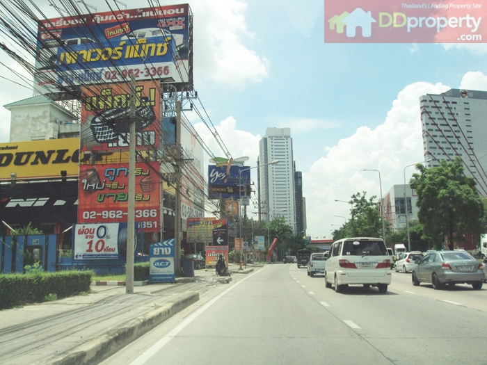 Chaengwattana Road