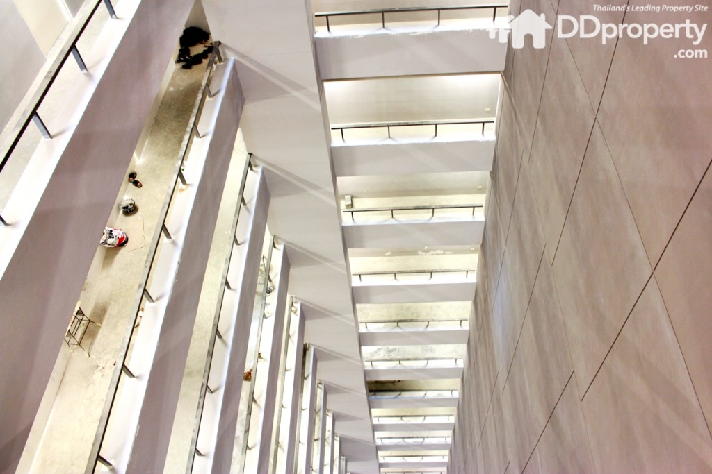 ช่องลมตรงกลางตัวตึก