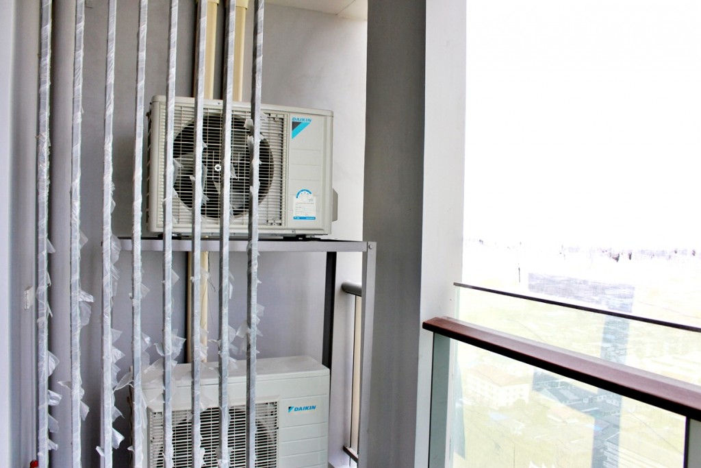 ด้านซ้ายของบริเวณระเบียง