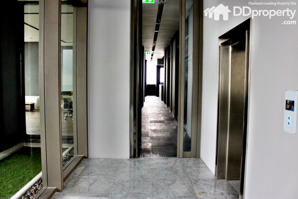 ทางเดินด้าน หน้าลิฟท์ บริเวณชั้น 44