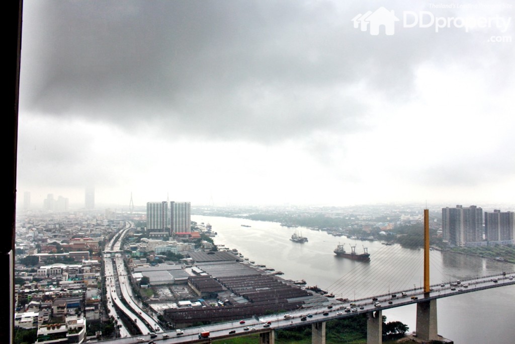 วิวทางทิศใต้ หันไปทางสาธร