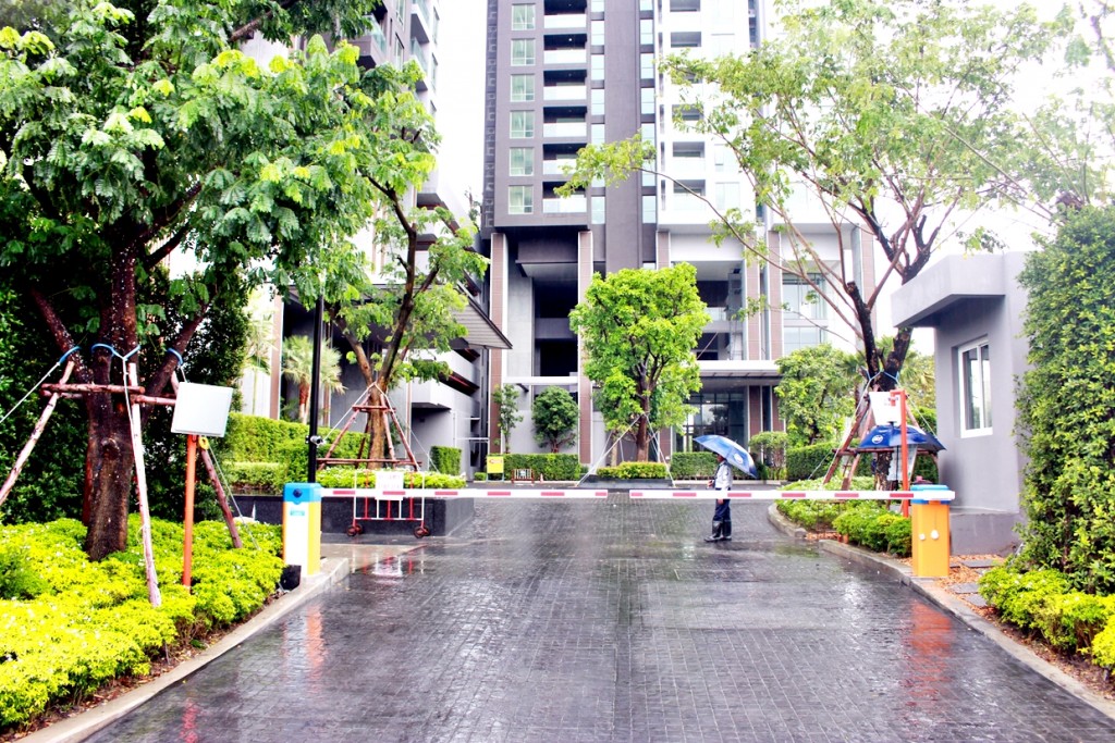 ถนนทางเข้าโครงการ