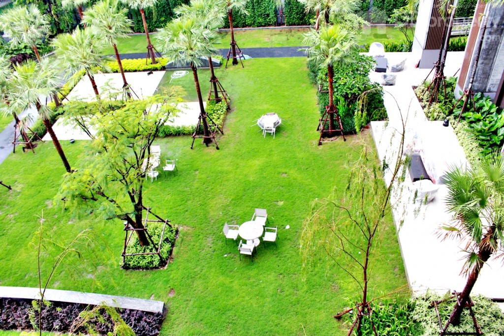 มุมมองจากด้านบนมายังสวนด้านล่าง