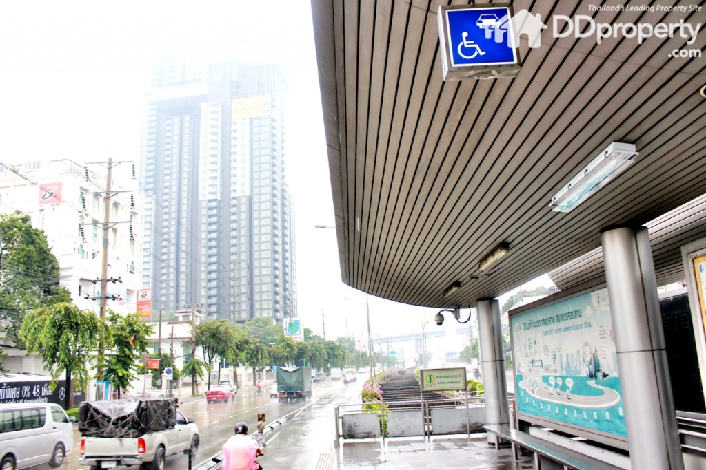 โครงการอยู่ห่างจาก BRT สถานี สะพานพระราม 9 ประมาณ 200 เมตร