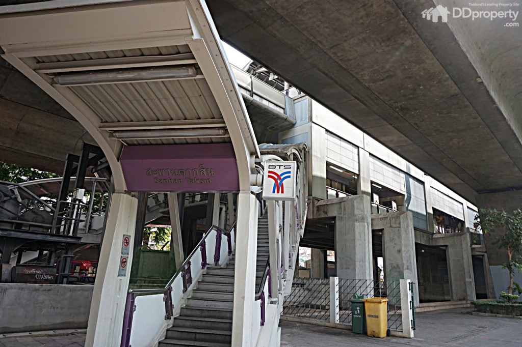 1. The Residences at Mandarin Oriental Bangkok Location152-003