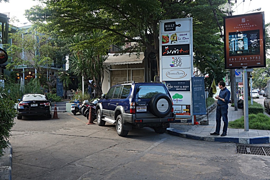 2 Issara CollectionIssara Collection 111-021