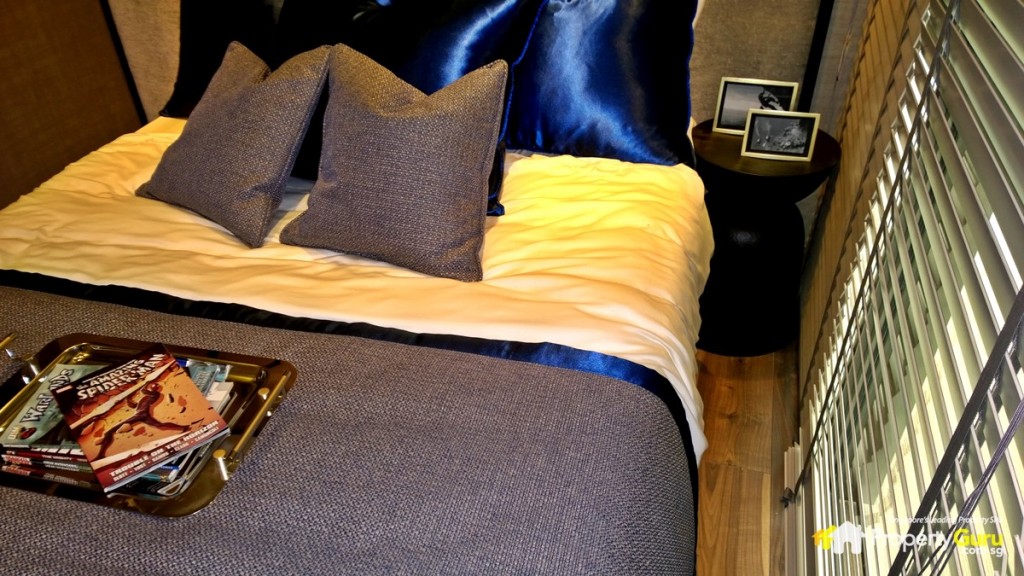 Common bedroom with queen size bed