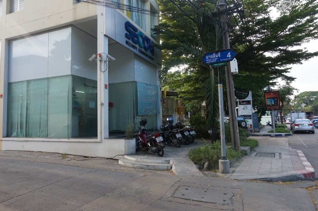 ซอยนางลิ้นจี่ 4 ซึ่งเป็นซอยที่ตั้งโครงการ อิสสระ คอลเล็คชั่น สาทร