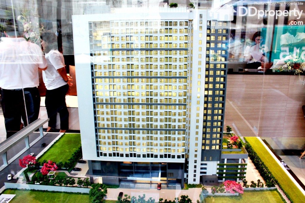 ด้านทิศตะวันตกเฉียงเหนือ