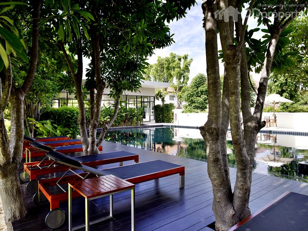 ที่นั่งพักผ่อนบริเวณ คลับเฮาส์