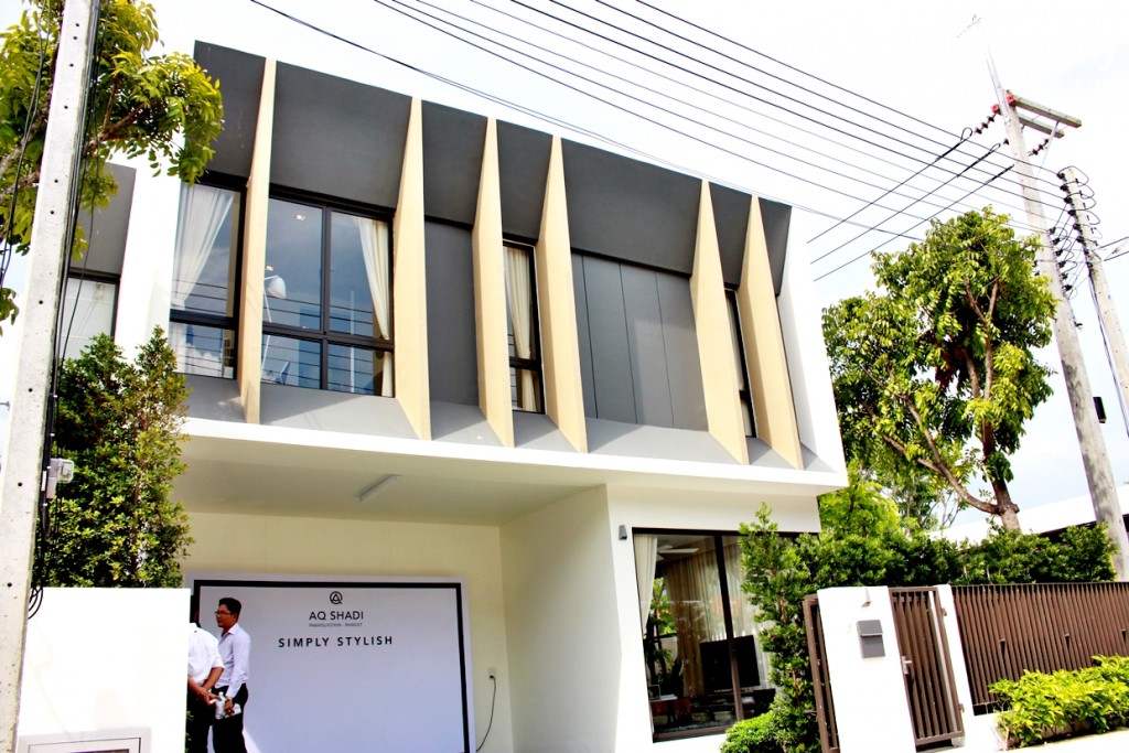 มุมมองด้านขวาของบ้านตัวอย่าง