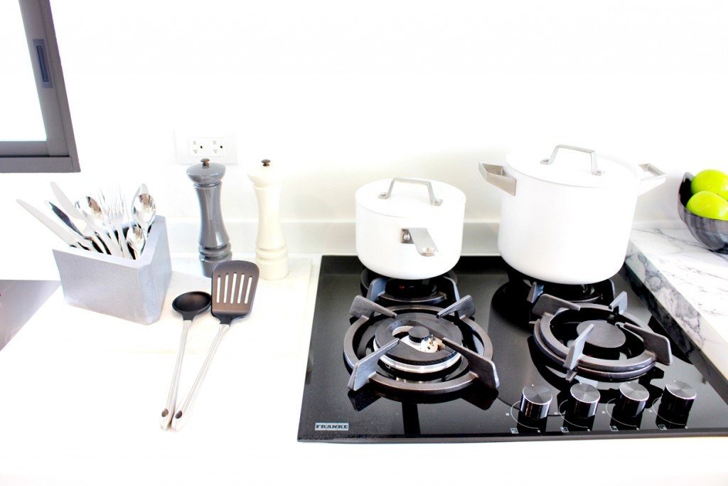 เตาแก๊ส 4 หัว และเครื่องดูดควัน