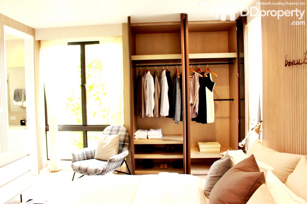 อีกมุมฝั่งตู้เสื้อผ้า