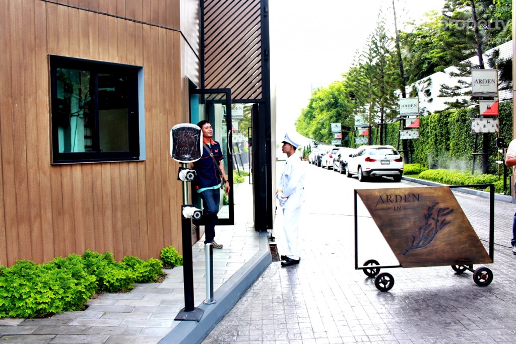 เจ้าหน้าที่รักษาความปลอดถาย กล้องวงจรปิดตลอด 24 ชั่วโมงและ Smart Passed Access