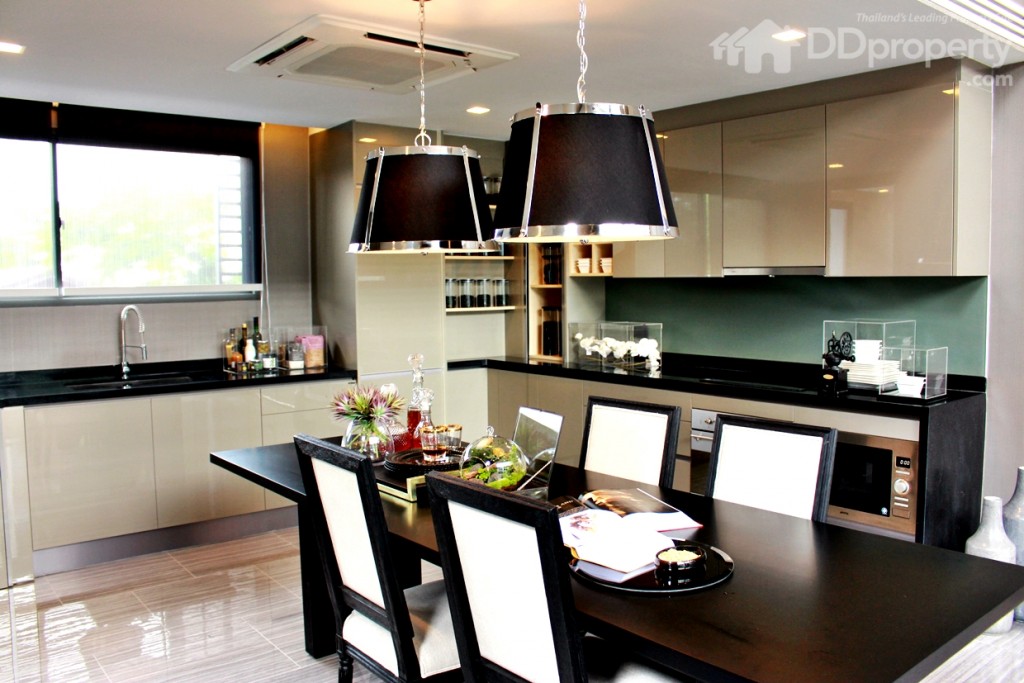 พื้นผิวภายในห้องครัวฉาบเรียบติด Wallpaper