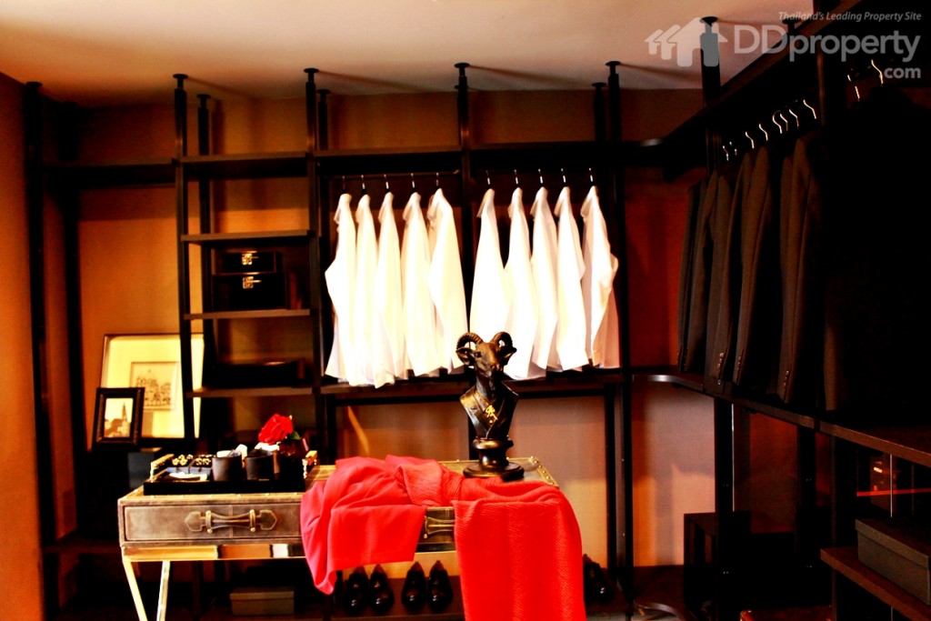 Walk-in Closet ห้องน้ำแบบ Private Deck & Pool ในตัว