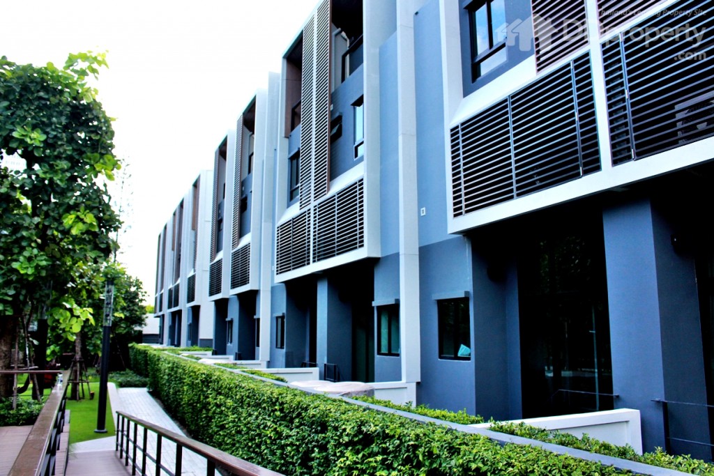 รูปลักษณ์ด้านนอกของแบบ Type M (Mist) ทาวน์โฮมขนาด 3.5 ชั้น