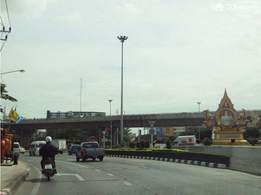 Baan Klang Muang Vibhavadi 64p16-021