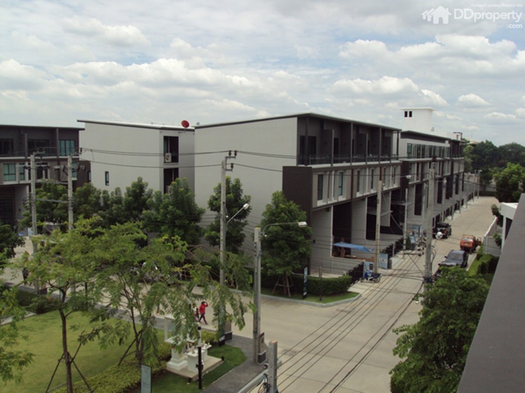 Baan Klang Muang Vibhavadi 64p30-031