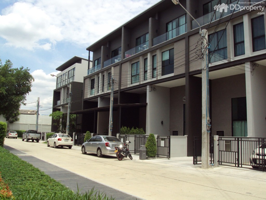 Baan Klang Muang Vibhavadi 64p33-034