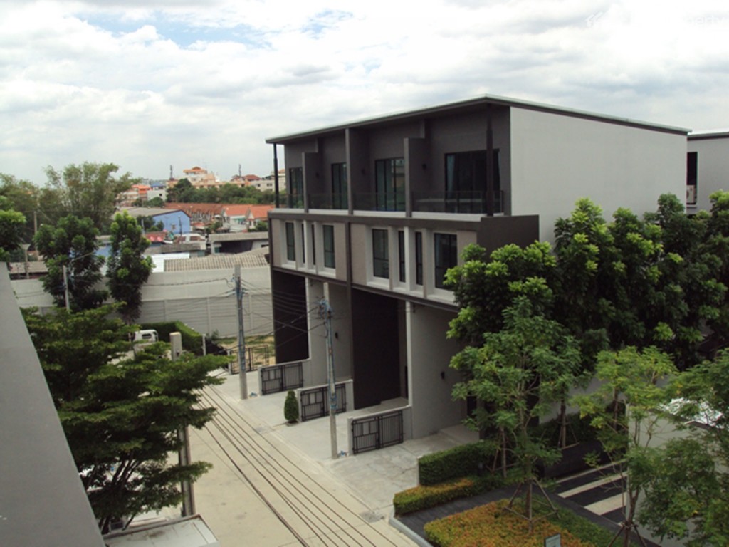 Baan Klang Muang Vibhavadi 64p49-006