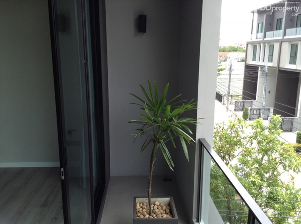 Baan Klang Muang Vibhavadi 64p88-039