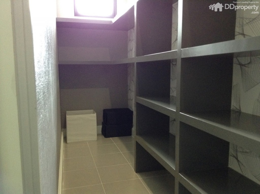 Baan Klang Muang Vibhavadi 64p93-044