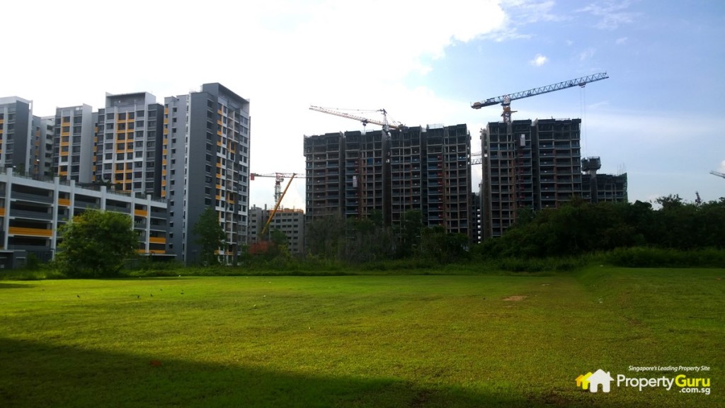 ellewaters @ Sengkang from Anchorvale Street near Farm Way LRT