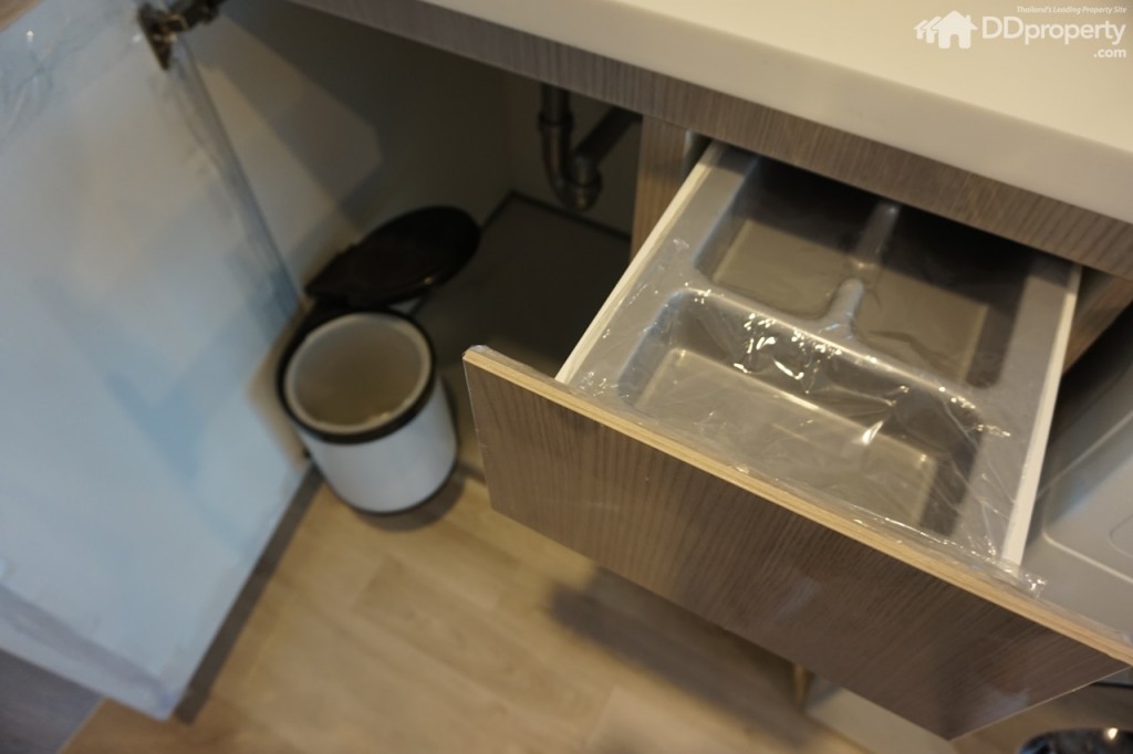 Ideo Mobi Charan Room 2DSC01314-011