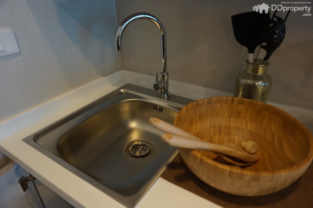 Ideo Mobi Charan Room 2DSC01315-012