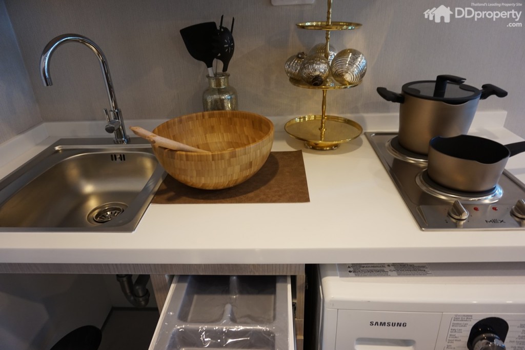 Ideo Mobi Charan Room 2DSC01316-013