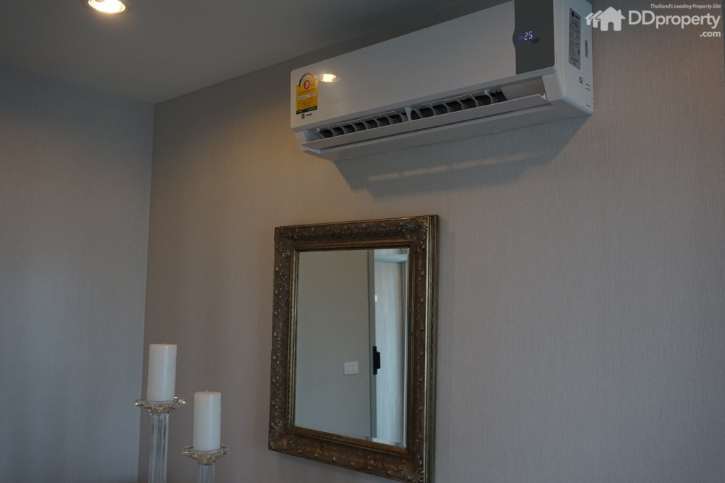 Ideo Mobi Charan Room 3DSC01352-002