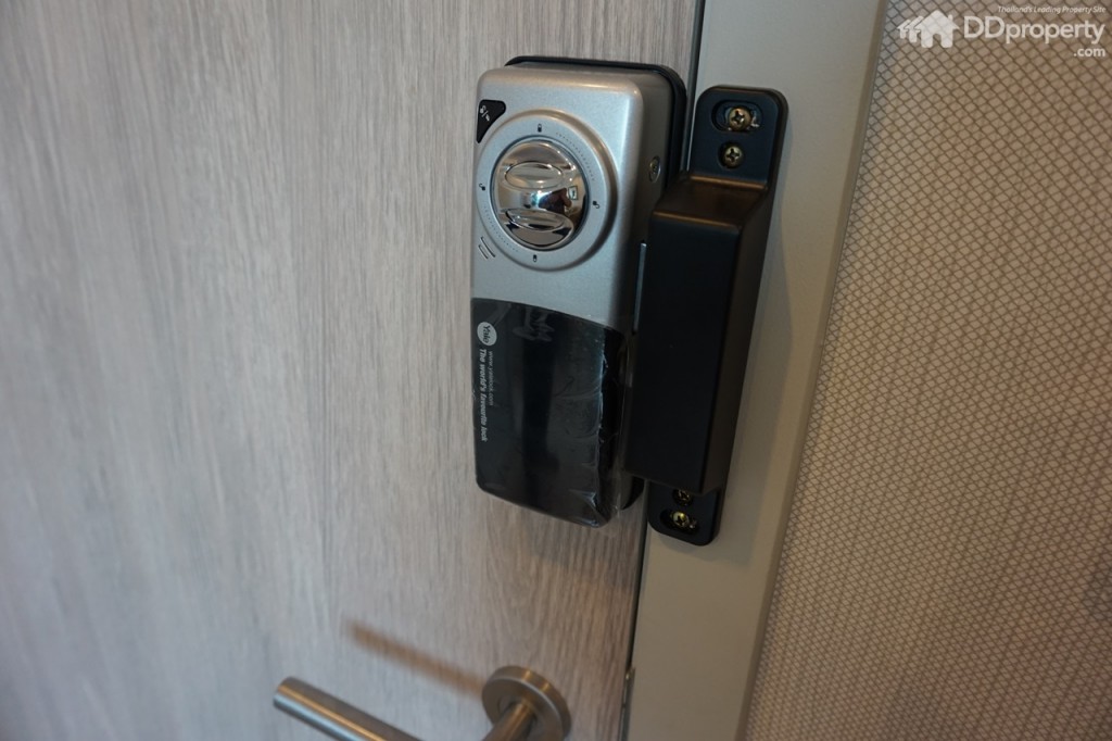 Ideo Mobi Charan Room 3DSC01378-023