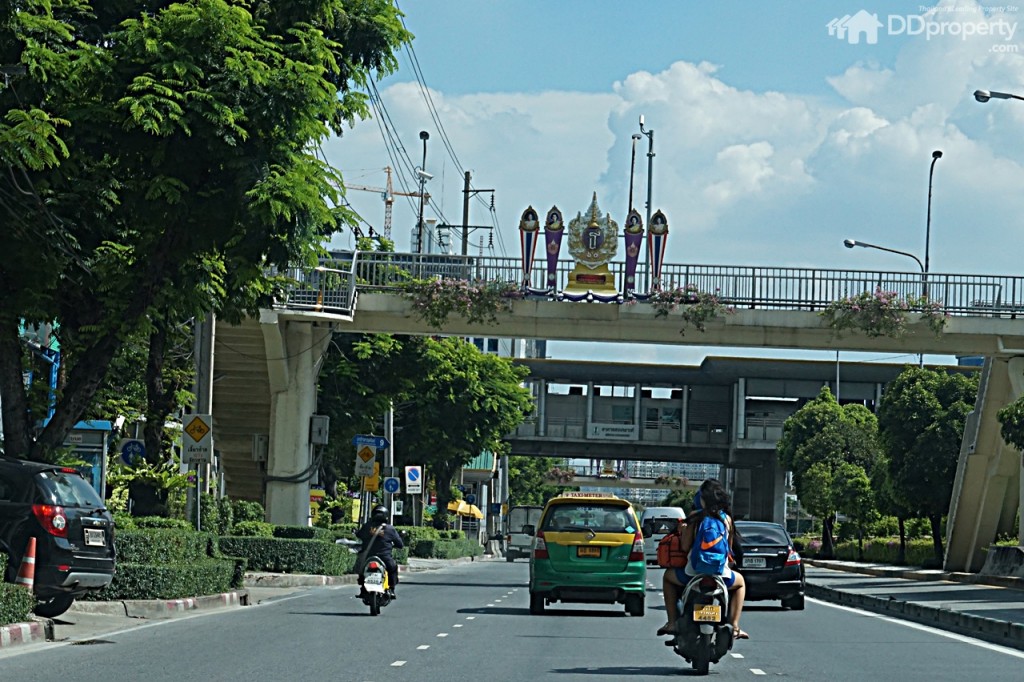 Issara CollectionIssara Collection 004-033