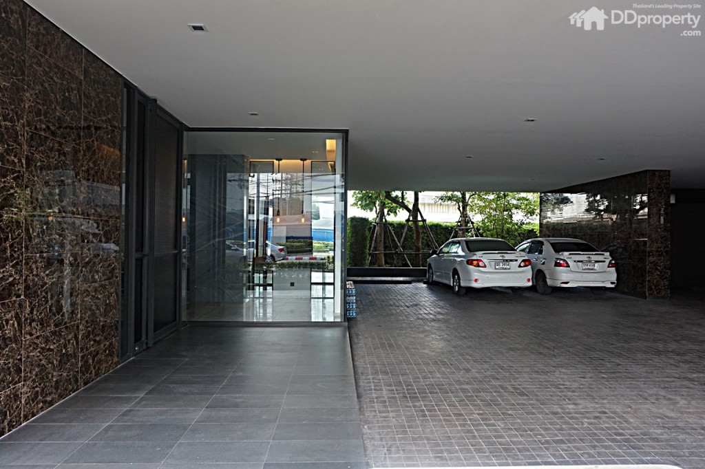 Issara CollectionIssara Collection 015-044