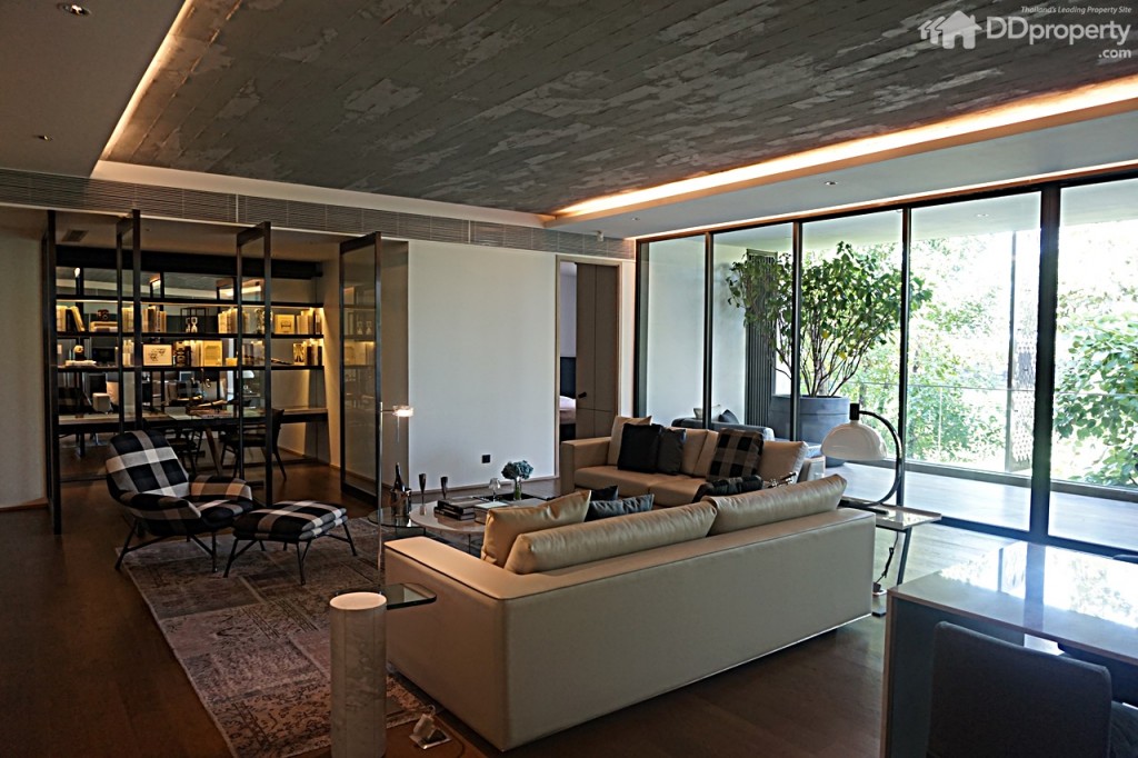 Issara CollectionIssara Collection 016-045